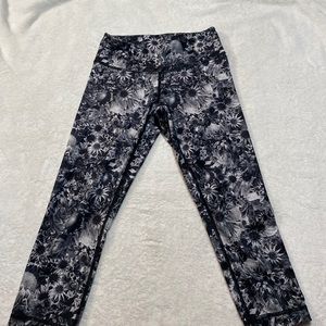 Flower Patter LuLuLemon Crop Yoga Pants